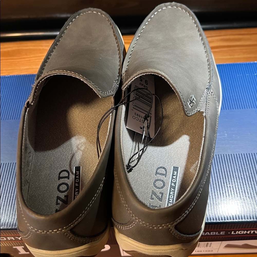 Izod Men's Gray Slip-On Loafers - Picture 3 of 6